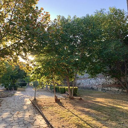 Gemuetliches Appartement In Ano Poli Tesalonika Bagian luar foto