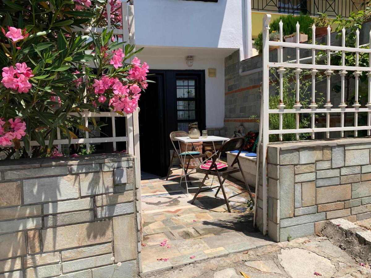 Gemuetliches Appartement In Ano Poli Tesalonika Bagian luar foto